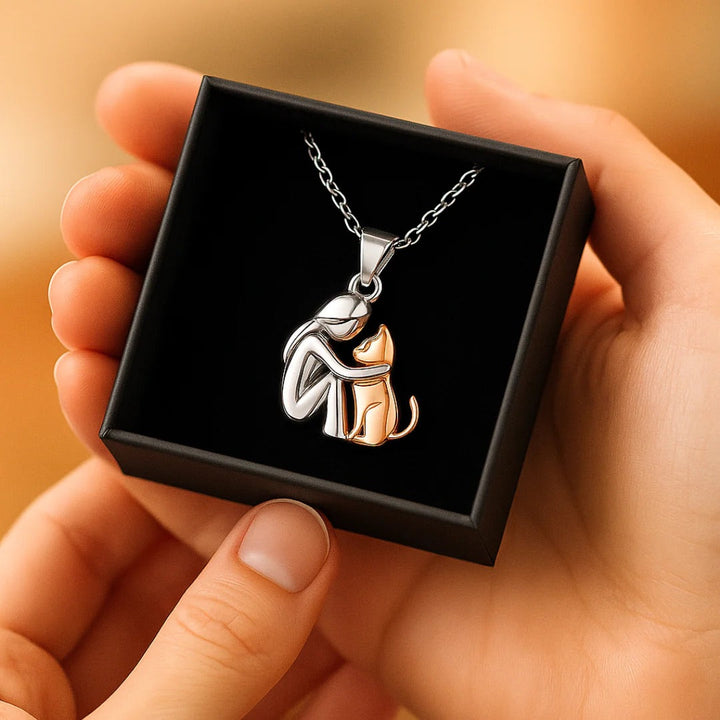 Náhrdelník kočka objetí