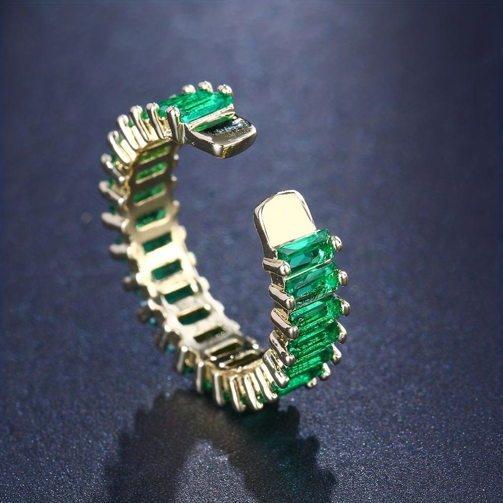 Emerald gold ring