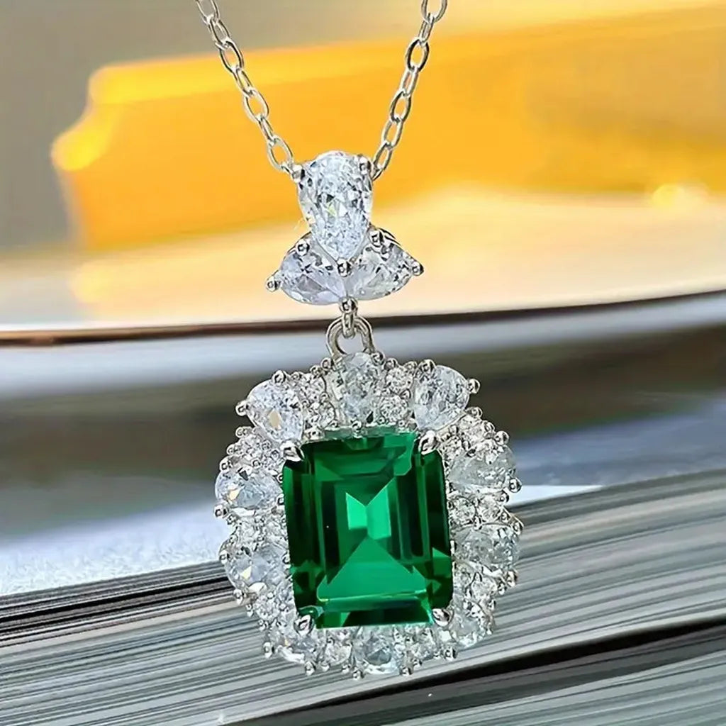 Gizela Necklace Green Stone