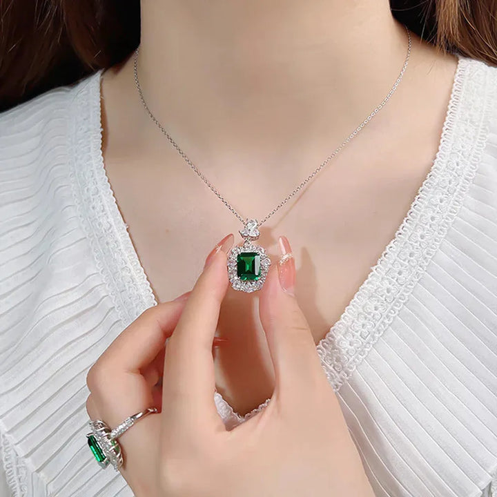Gizela Necklace Green Stone