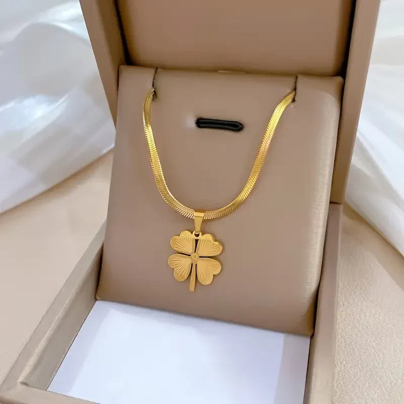 Zlatý jetelový náhrdelník