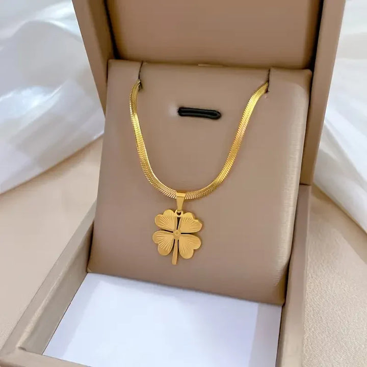 Zlatý jetelový náhrdelník