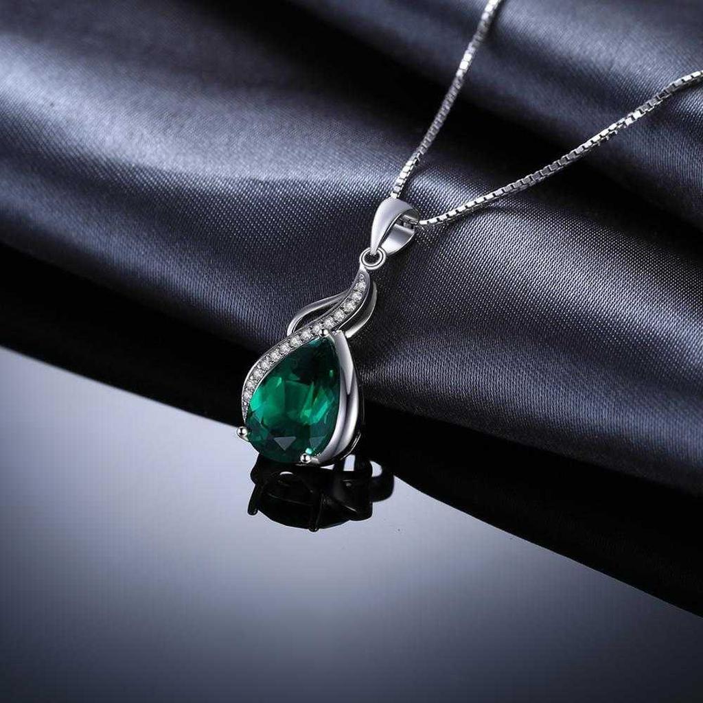 Emerald Leonia Necklace