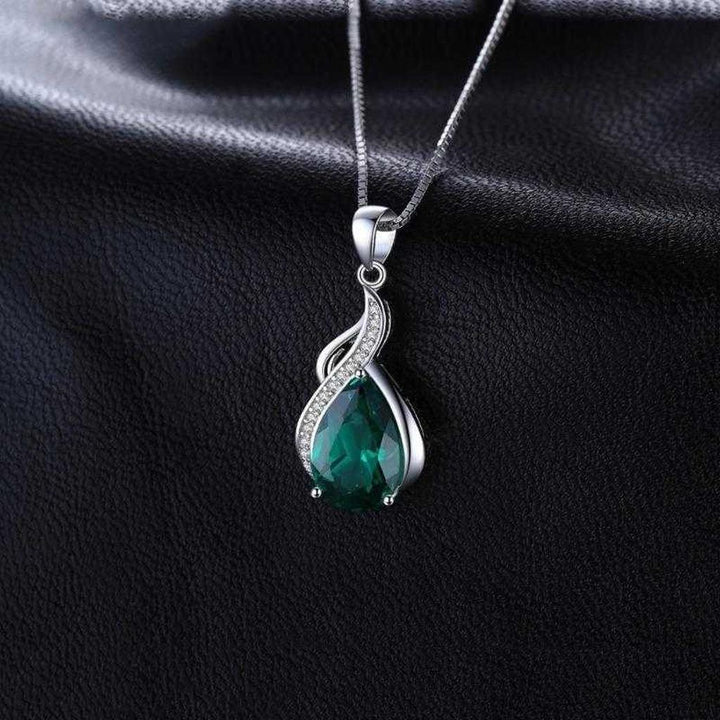 Emerald Leonia Necklace