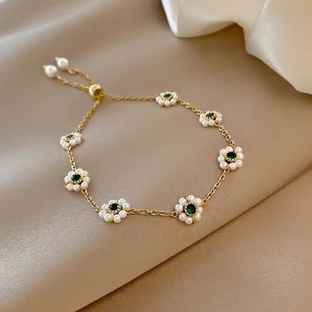 Elegantní náramek zelené krystaly