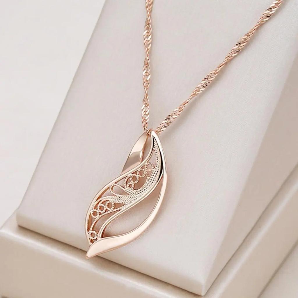 Elegantní a harmonický zlatý náhrdelník